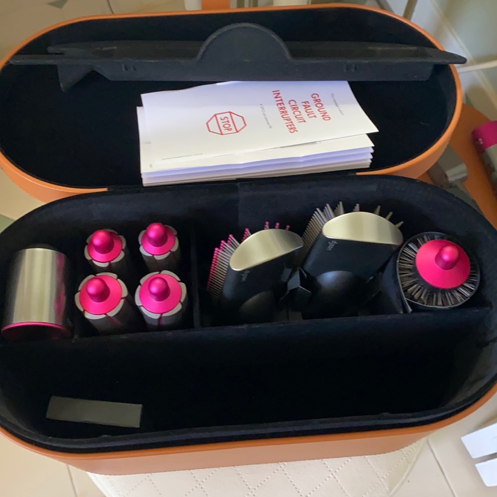 NO MACHINE ATTACHMENTS/CASE ONLY - Dyson air wrap